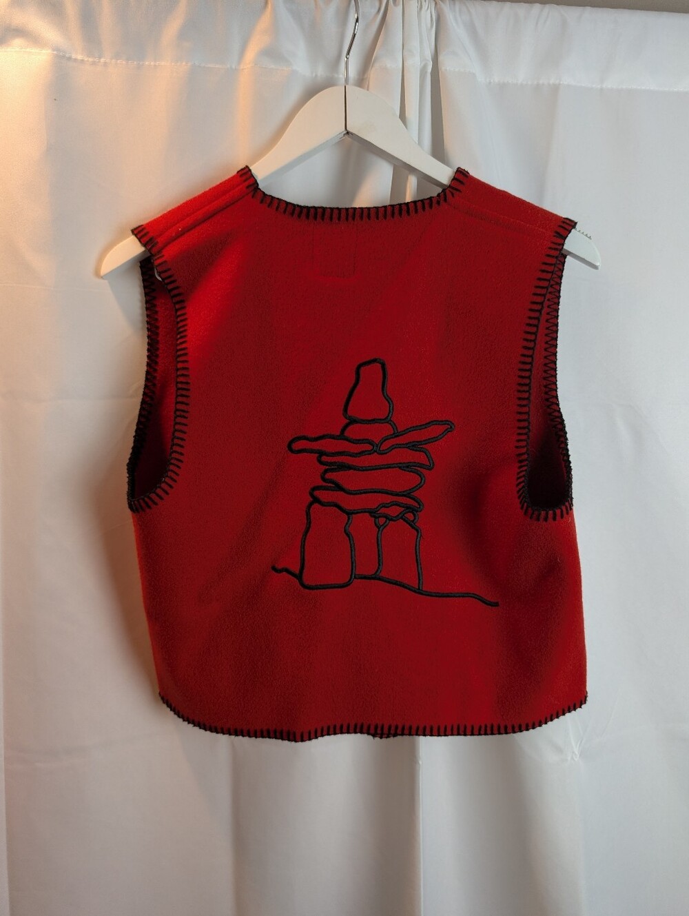 Vintage Ivalu Red Wool Vest Inuit Art Button | Made in Canada | Whipstitch Trim - Picture 6 of 9